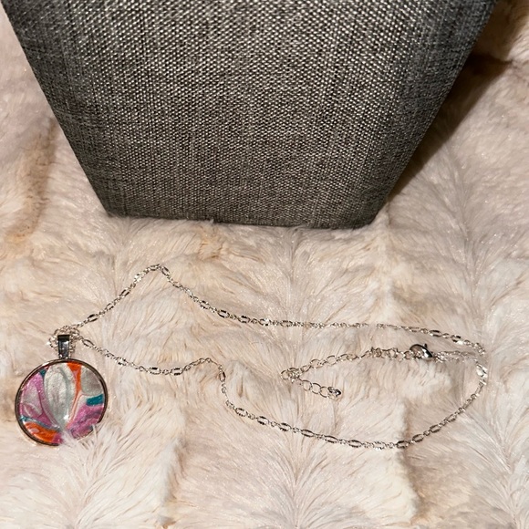 Hand painted Abstract Acrylic fluid pour art bezel pendant necklace round - Picture 6 of 8